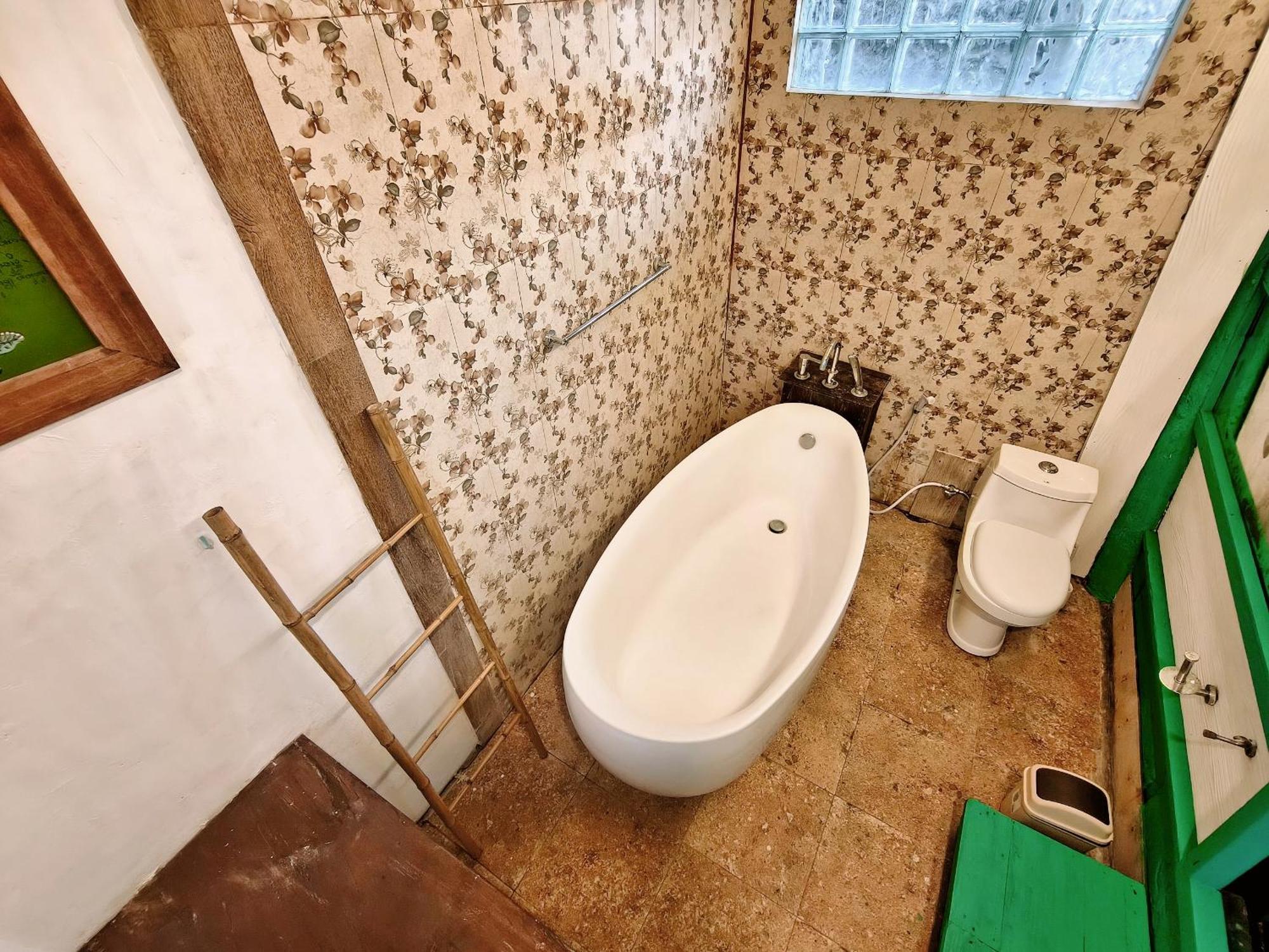 Bed and Breakfast Panda Lumbung Санур Екстер'єр фото