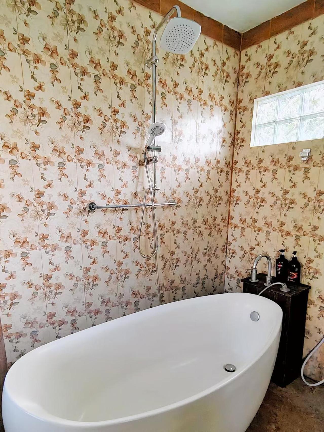 Bed and Breakfast Panda Lumbung Санур Екстер'єр фото